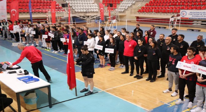  Gençler Badminton Türkiye Şampiyonası başladı